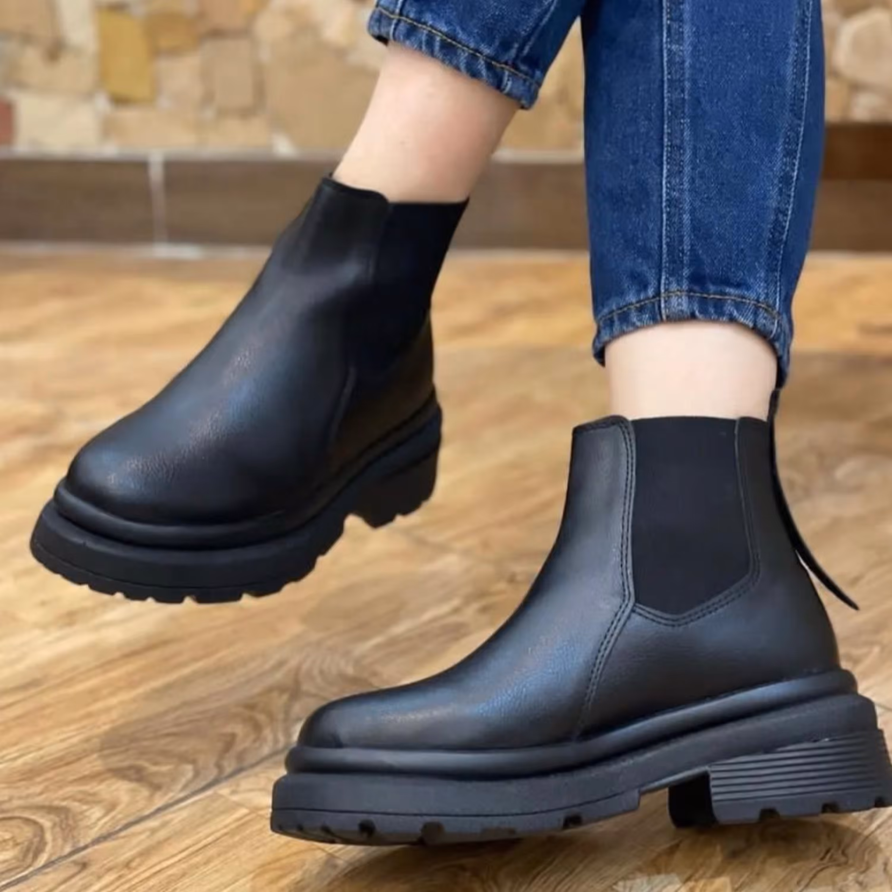 نیم بوت مشکی ساده