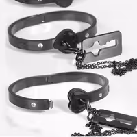 دستبند  استیل مشکی طرح قلب با گردنبند کلید