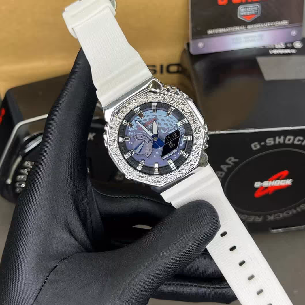 ساعت  مچی جی شاک GA2100دور فلزی سفید  (جیشاک GShock)های کپی تمام فول تنظیم اتوماتیک با پایتخت کشورها،اتولایت اتوماتیک