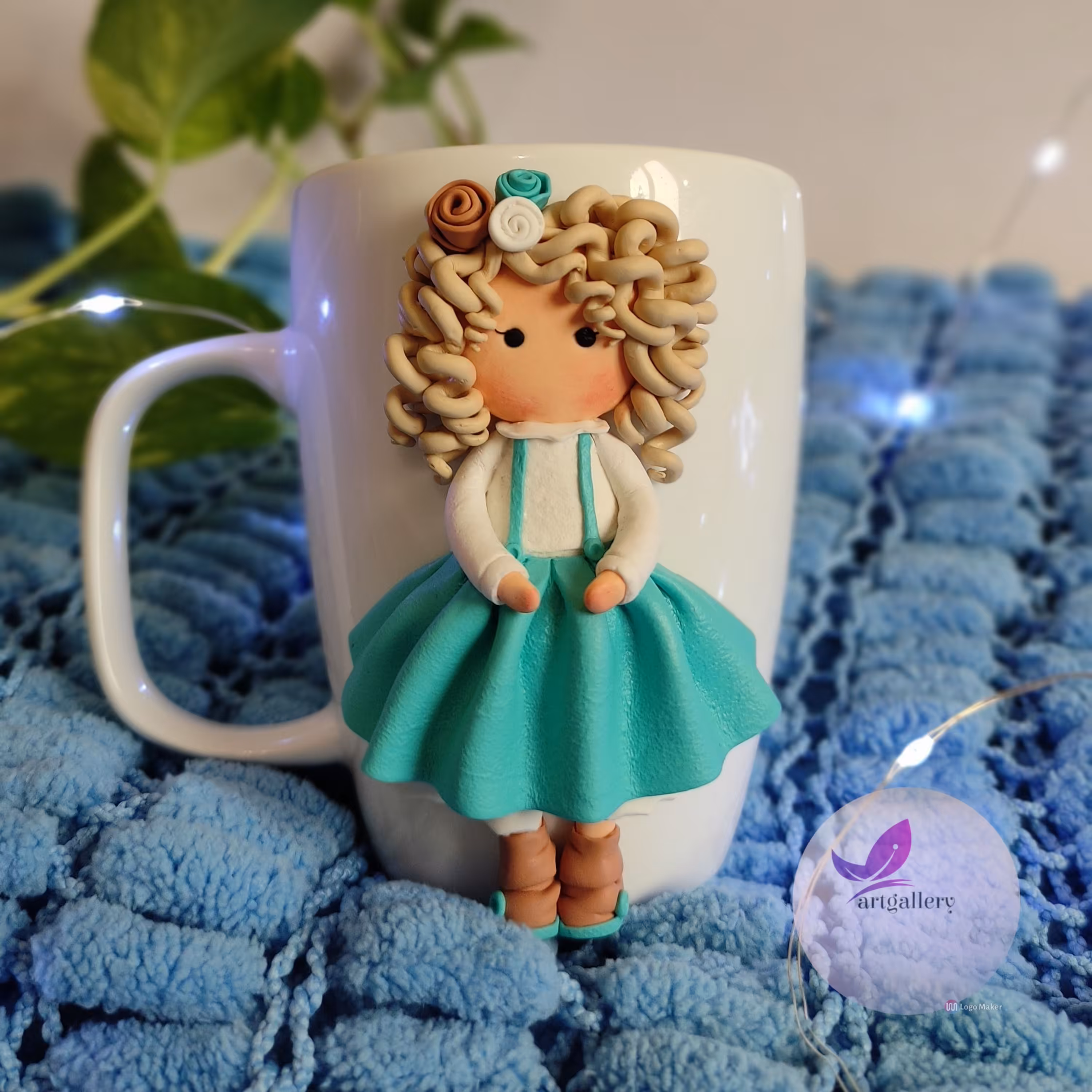 ماگ  خمیری  دختر  مو  فرفری