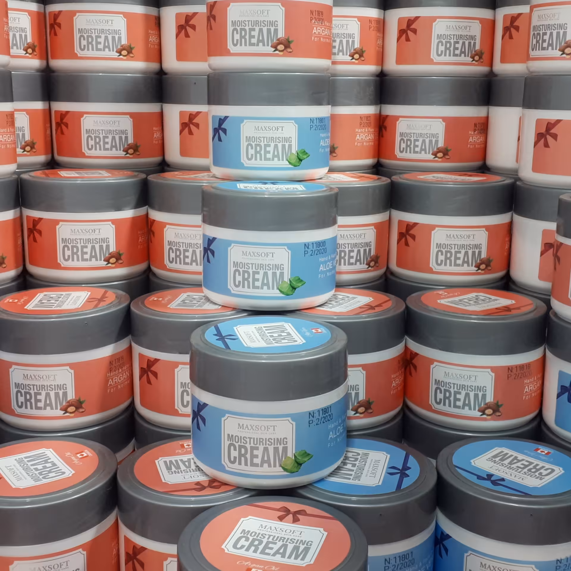 کرم آبرسان قوی و فوق العاده (((  10000/ تومان  )))مکس سافت کاسه ای  250 میل با عصاره آرگان  