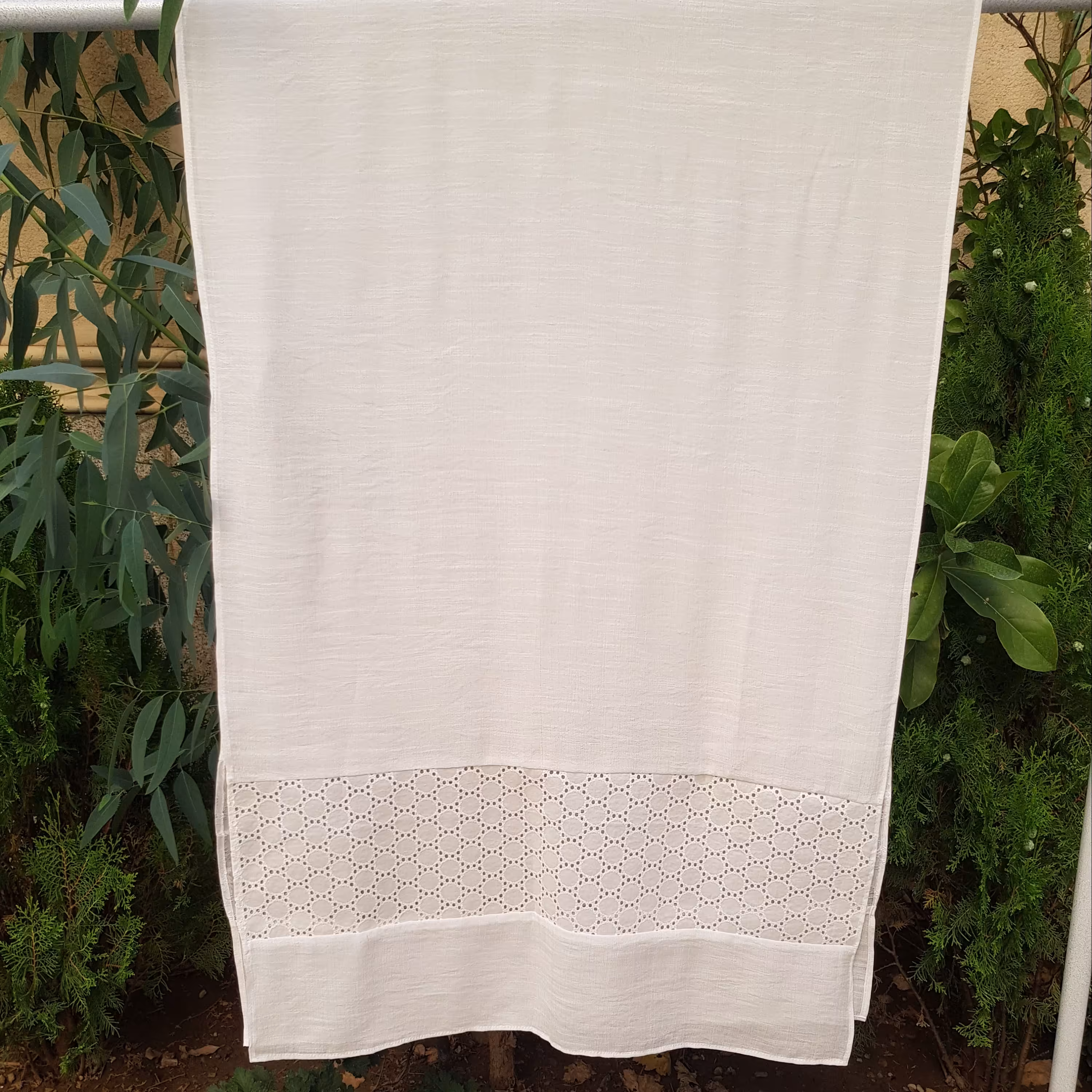 شال سفید مزونی وال اسلپ دستک خامه دوزی و سمت دیگر حریر کریستال  بانوان و دختران