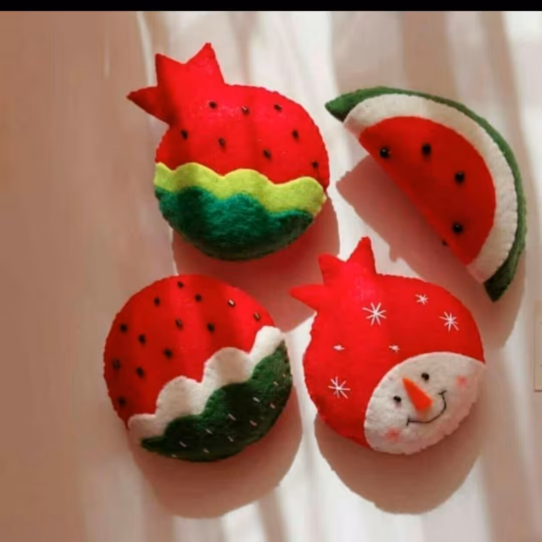 مگنت طرح انار و هندوانه  نمدی دونه ای