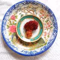 زعفران دختر پیچ تولید شده در مزرعه شخصی در قاین یک مثقال