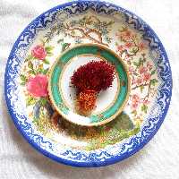 زعفران دختر پیچ تولید شده در مزرعه شخصی در قاین یک مثقال