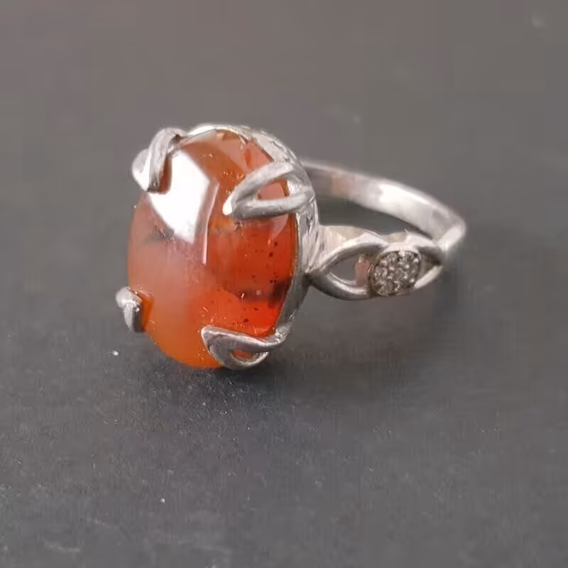 308-انگشتر نقره عیار 925 با روکش آب طلا (آب رادیوم ) و سنگ عقیق یمن کد 18-w5.2