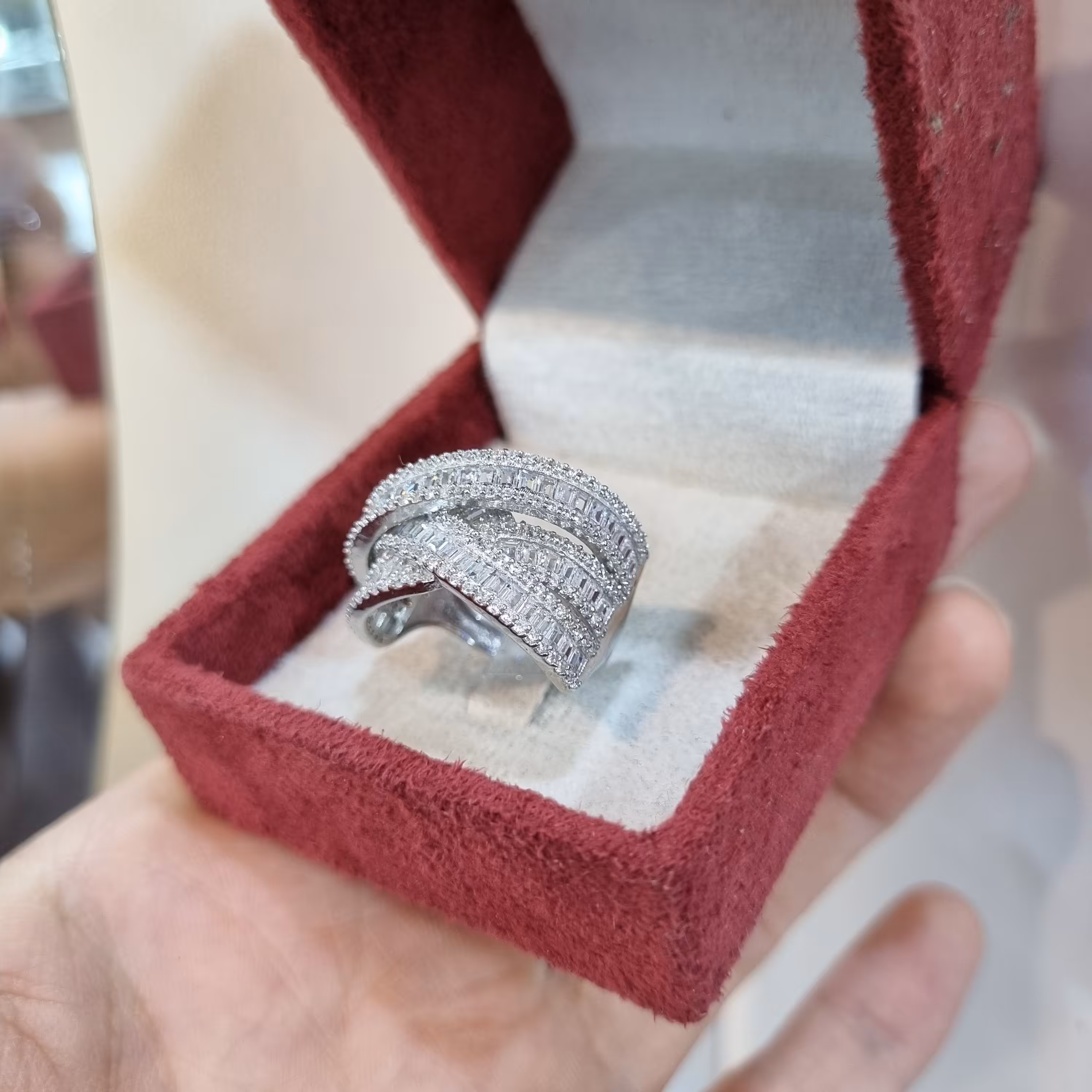 انگشتر نقره زنانه میکرو امرالد بسیار فاخر با عیار 925 و آبکاری طلاسفید 