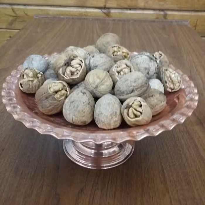 گردو کردستان  پرمغز پرچرب باکیفیت(050 1 کیلو) مستقیم از کشاورز  تضمینی ارسال رایگان