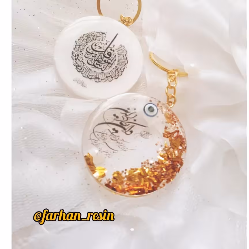 جاکلیدی زیبای ونیکاد و چشم نظر ساخته شده با رزین و افکت طلایی سایز 4سانت قابل استفاده به عنوان آویز ماشین 