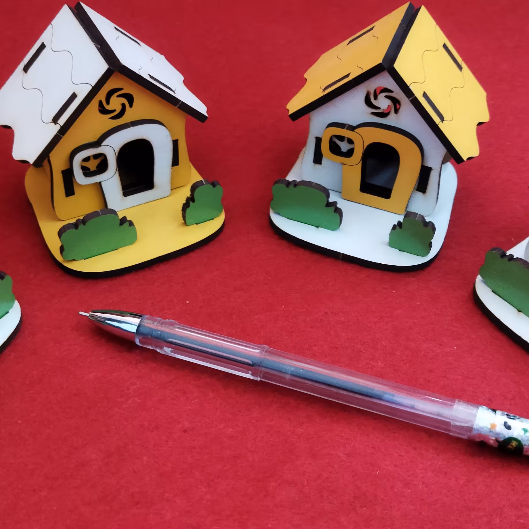 کلبه چوبی بوته دار