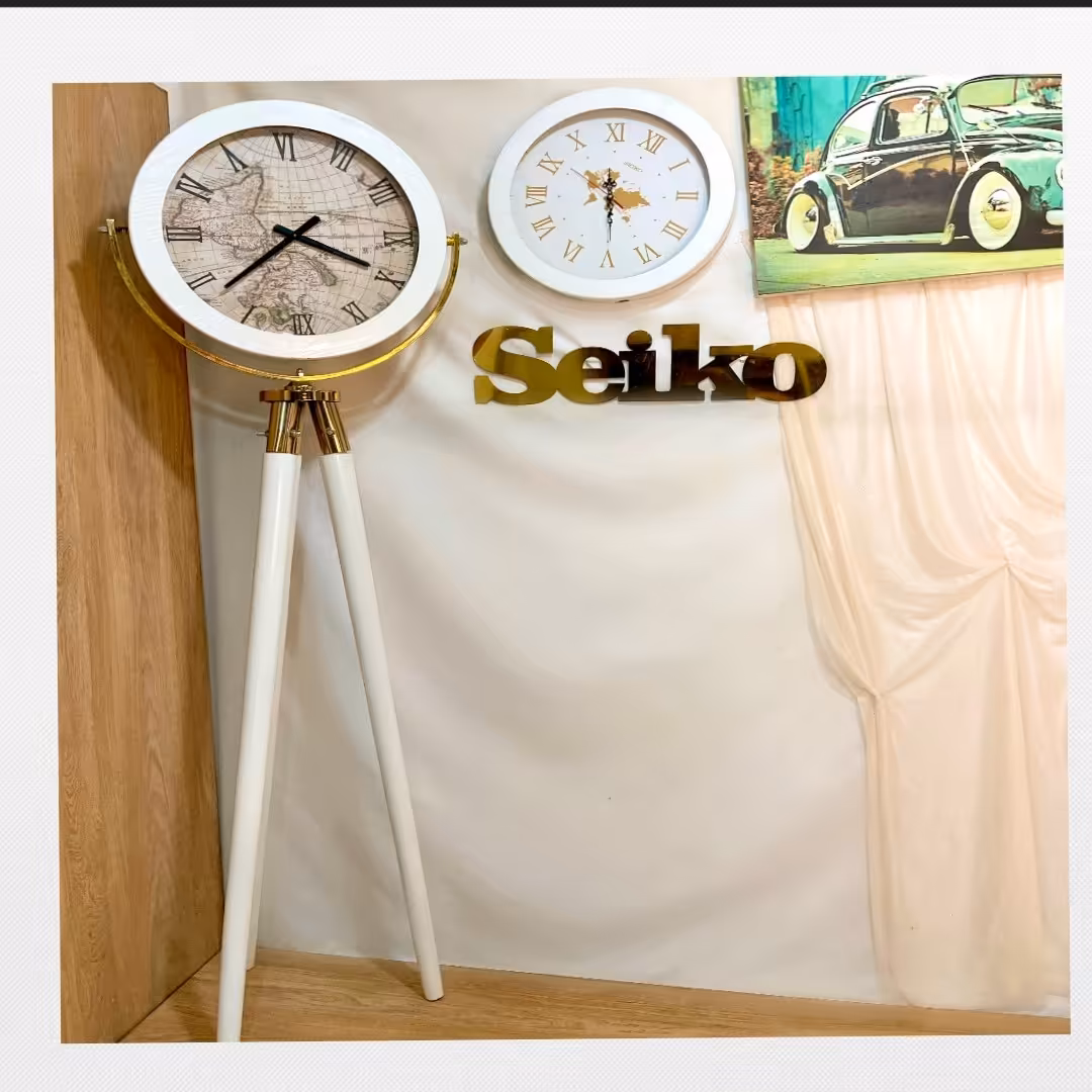 ساعت ایستاده سه پایه