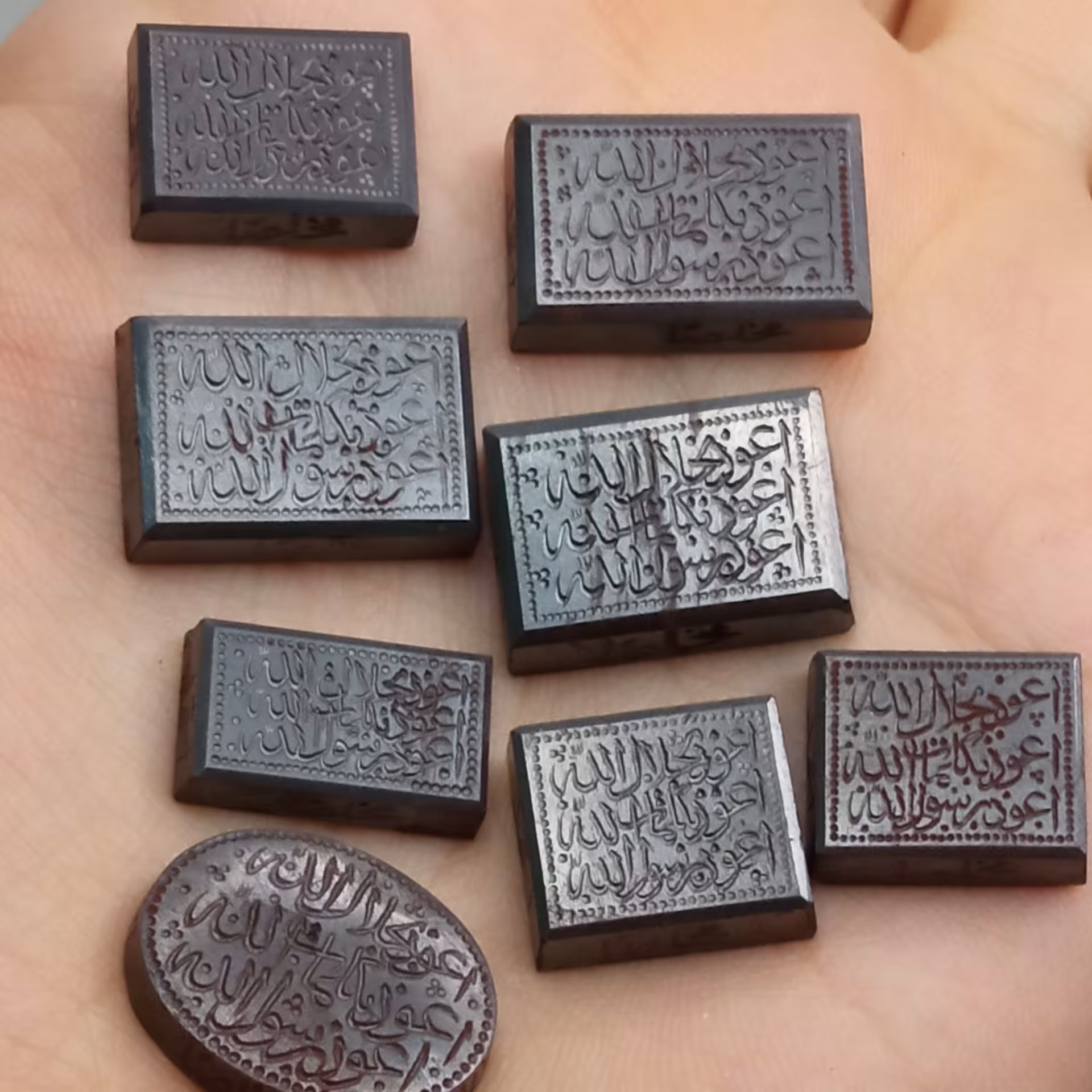 نگین حدید طبیعی اصل با حکاکی هفت جلاله خط ثلث زیبا