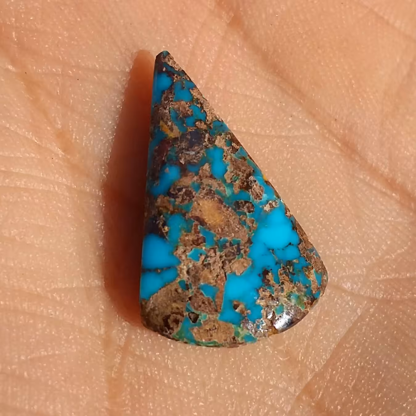 فیروزه نیشابور نگین فیروزه آبی محک عنکبوتی نیشابورخوش رنگ و بسیار فاخر تکرار نشدنی100 در100 طبیعی تراش فانتزی کد 5702