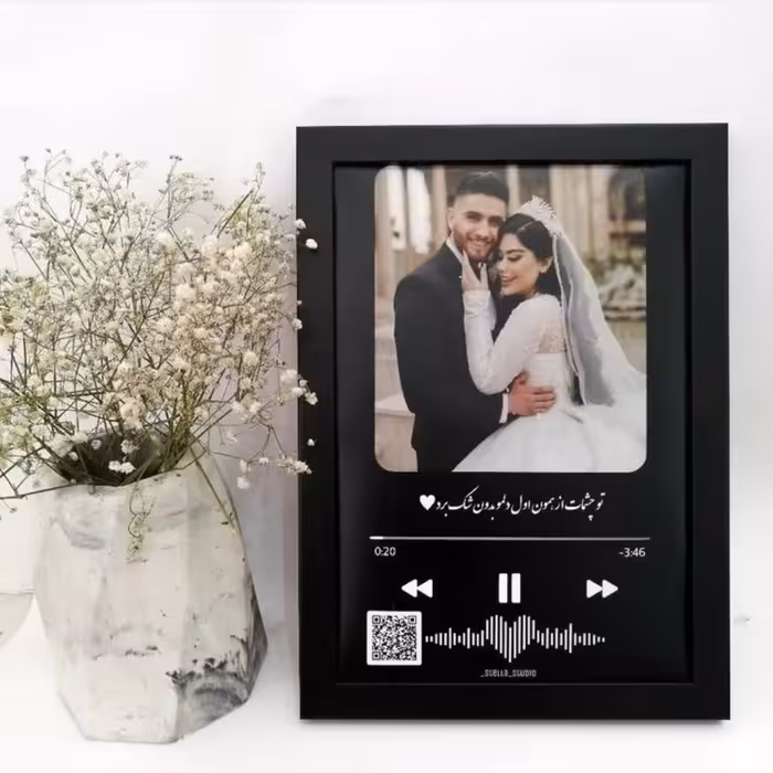 قاب موزیکال، بهترین هدیه برای کسانی که دوستش داریم. میتونه آهنگی باشه که یاد هم میفتیم
