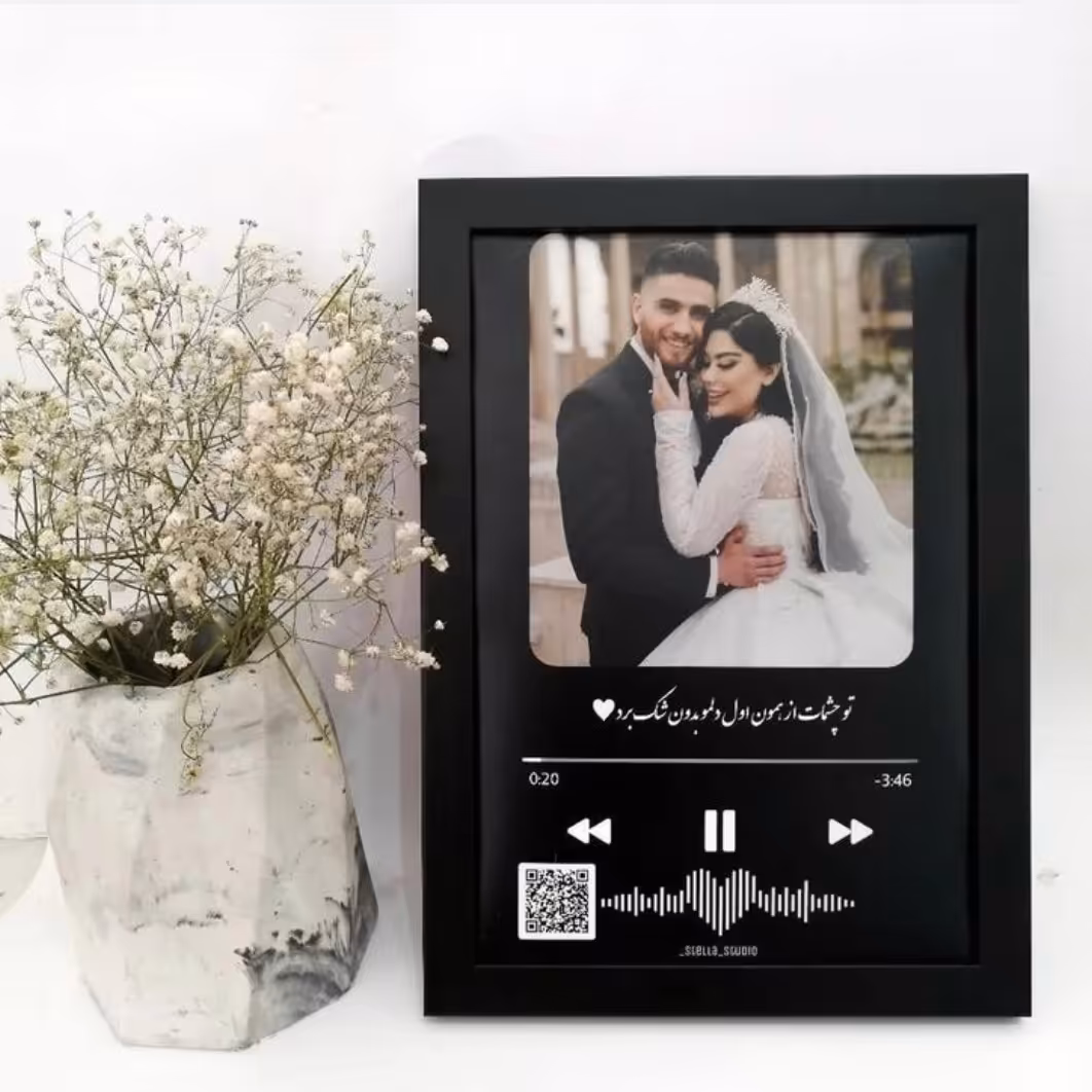 قاب موزیکال، بهترین هدیه برای کسانی که دوستش داریم. میتونه آهنگی باشه که یاد هم میفتیم
