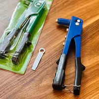 دستگاه پرچ  از جنس پلاستیک و فلز