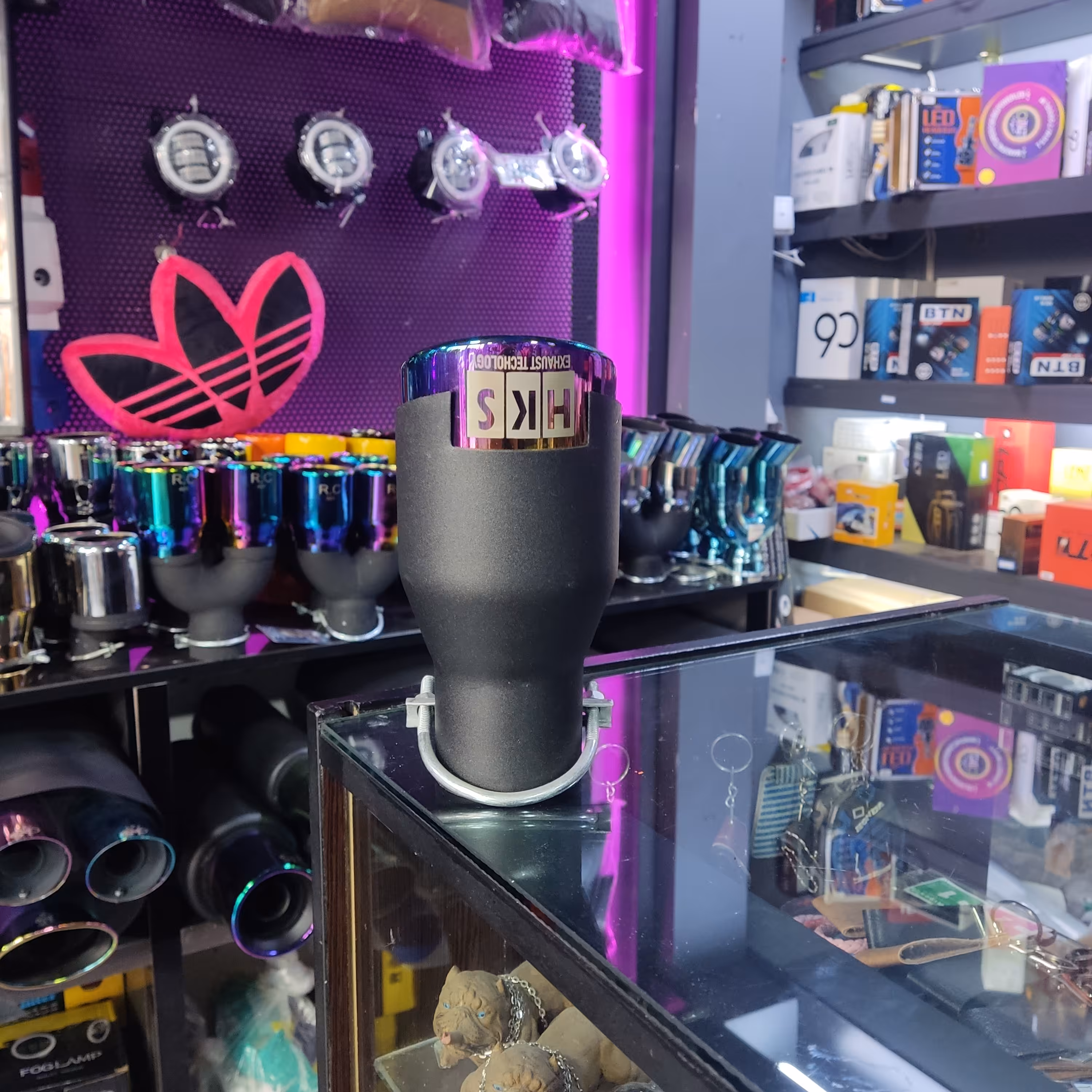 سراگزوز Hks بزرگ مشکی با لبه ی هفت رنگ