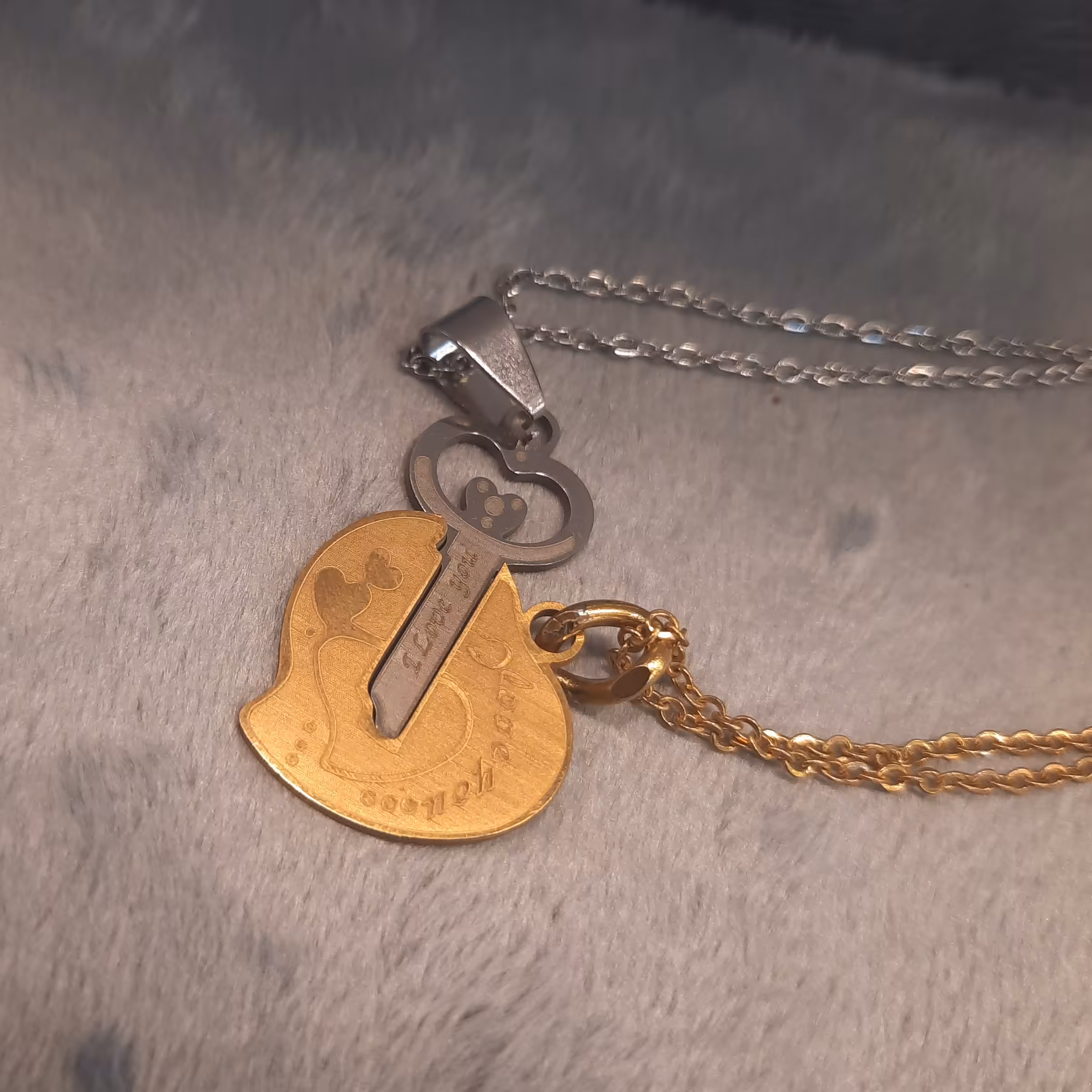 ست گردنبند دخترو پسرو دوستی مدل استیل رنگ ثابت قفل و کلید