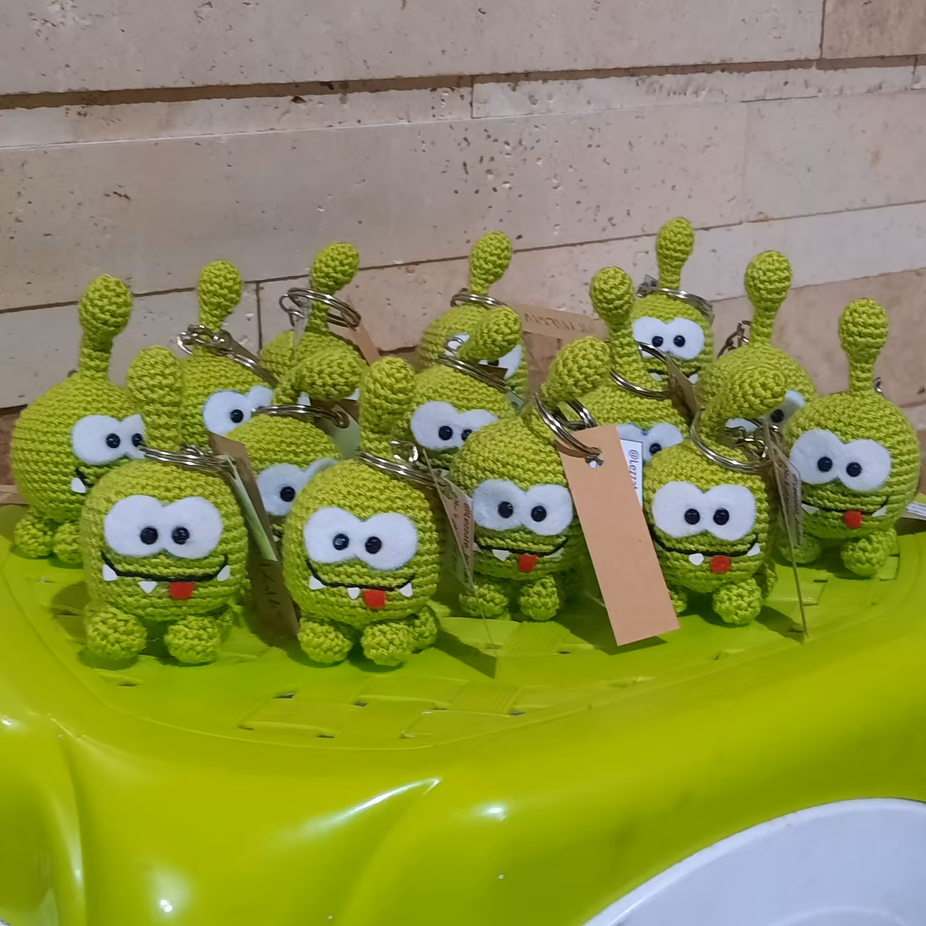 جاسوئیچی اوم نوم، عروسک قلاببافی