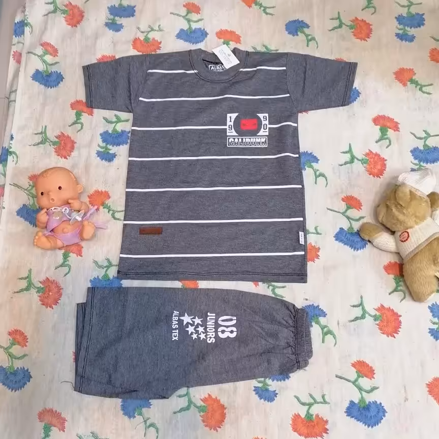 تی شرت و شلوارک راه راه