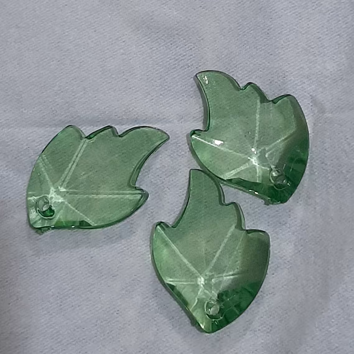 برگ گل کریستال .حجم دار . شیشه ای براق و شفاف. بسته 10عددی .