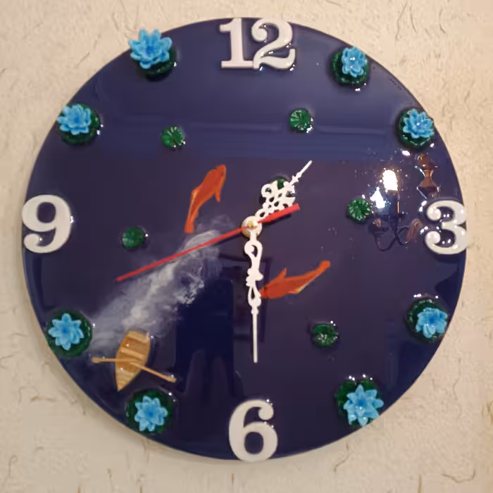 ساعت دیواری رزینی، طرح حوض ماهی 