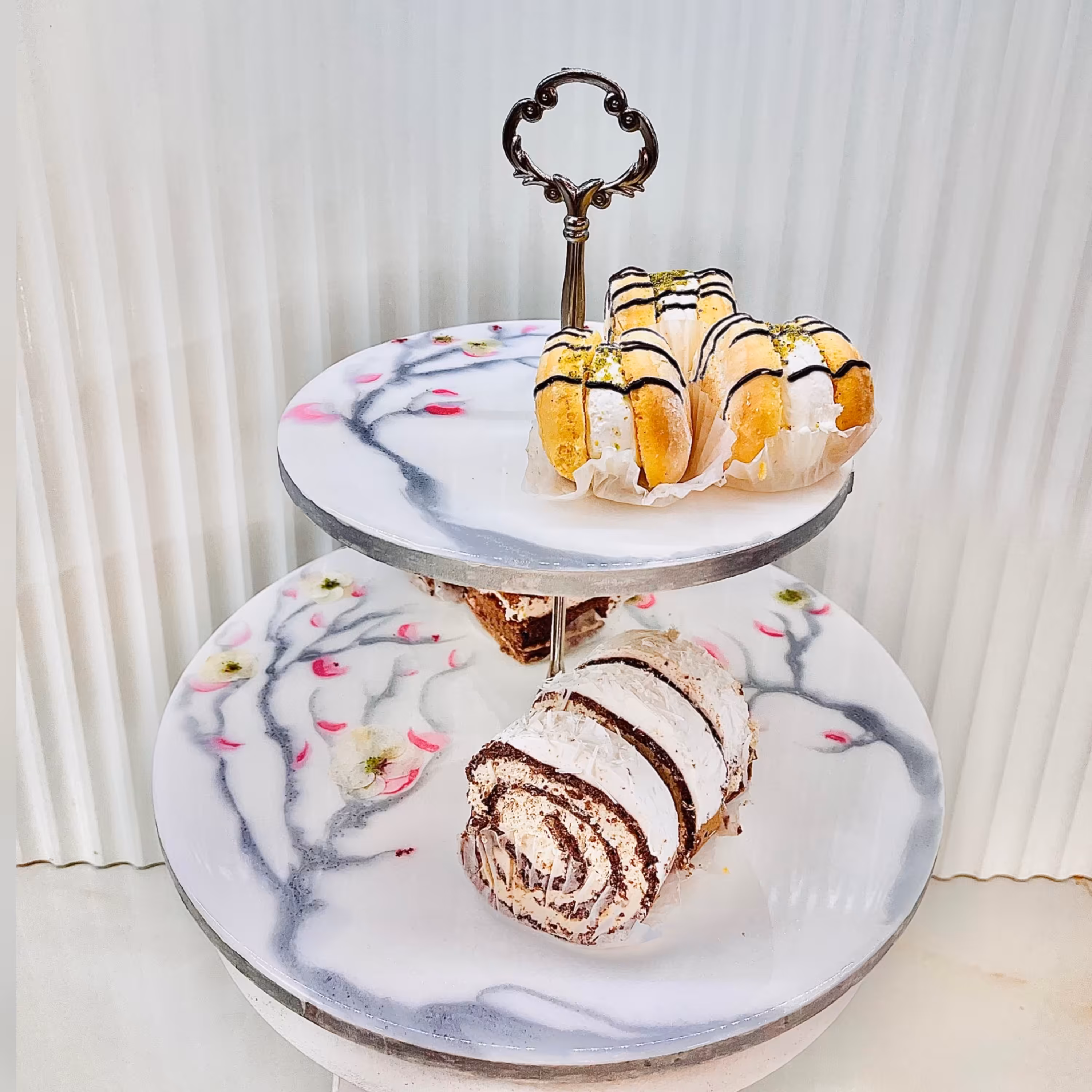 شیرینی خوری دو طبقه رزین و ام دی اف مناسب سرو شیرینی و..