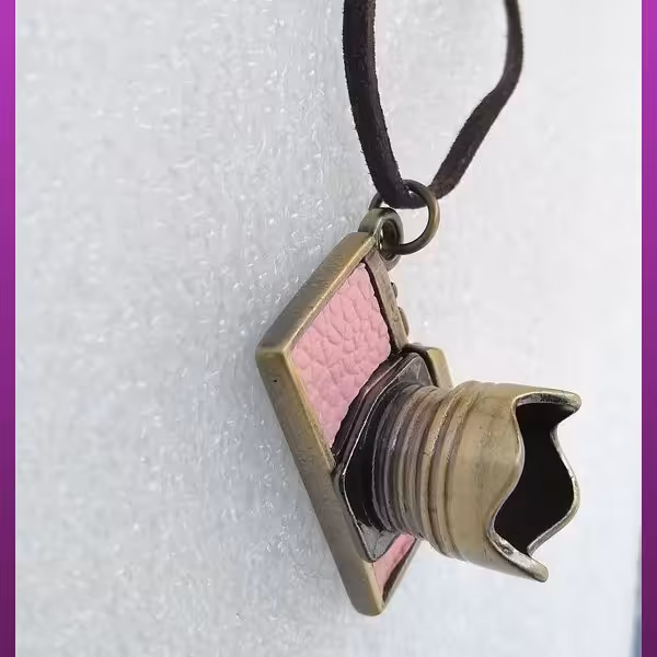 گردنبند دوربین بند چرمی