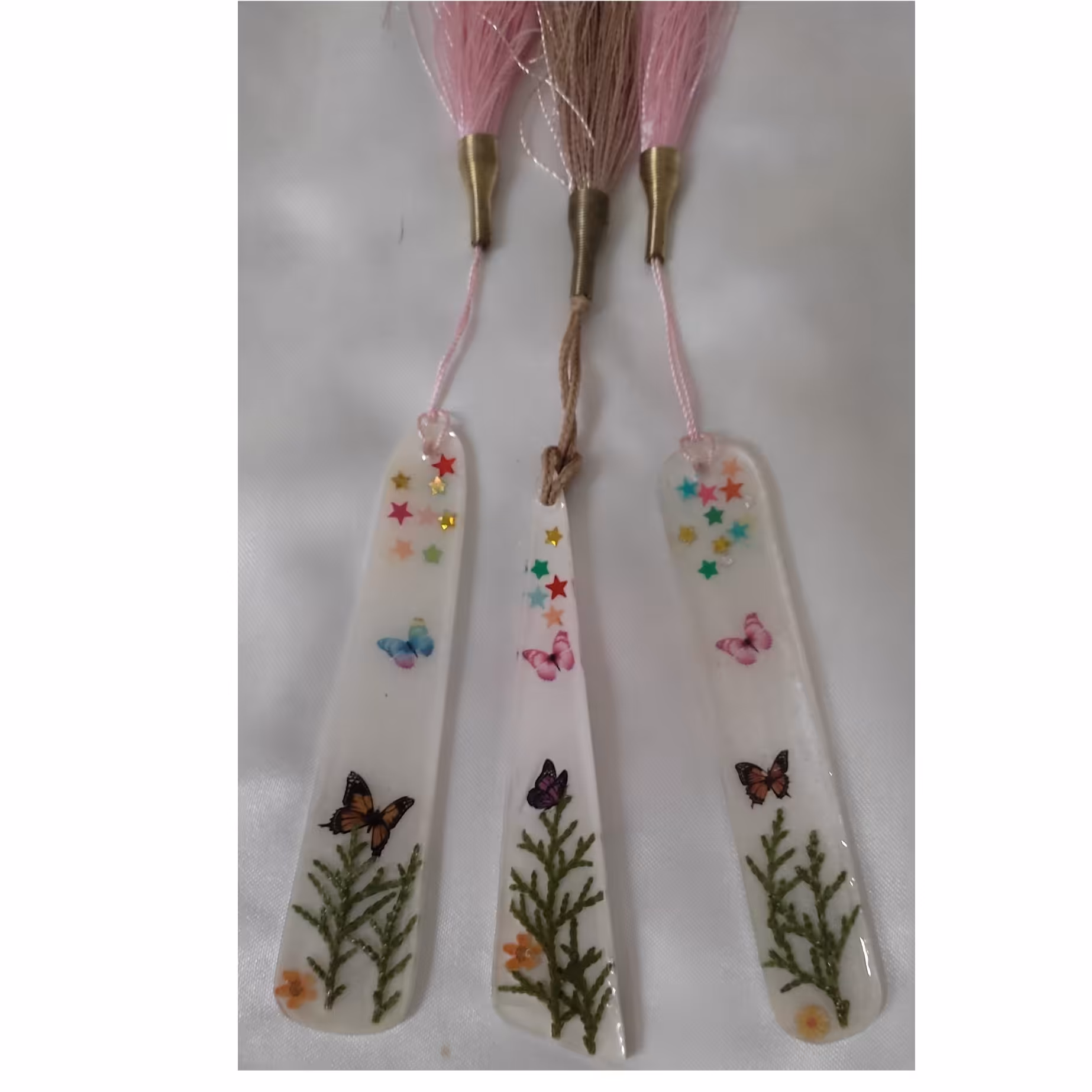 بوکمارک یا نشانگر رزینی دخترانه   طرح گل و پروانه وستاره های رنگی 