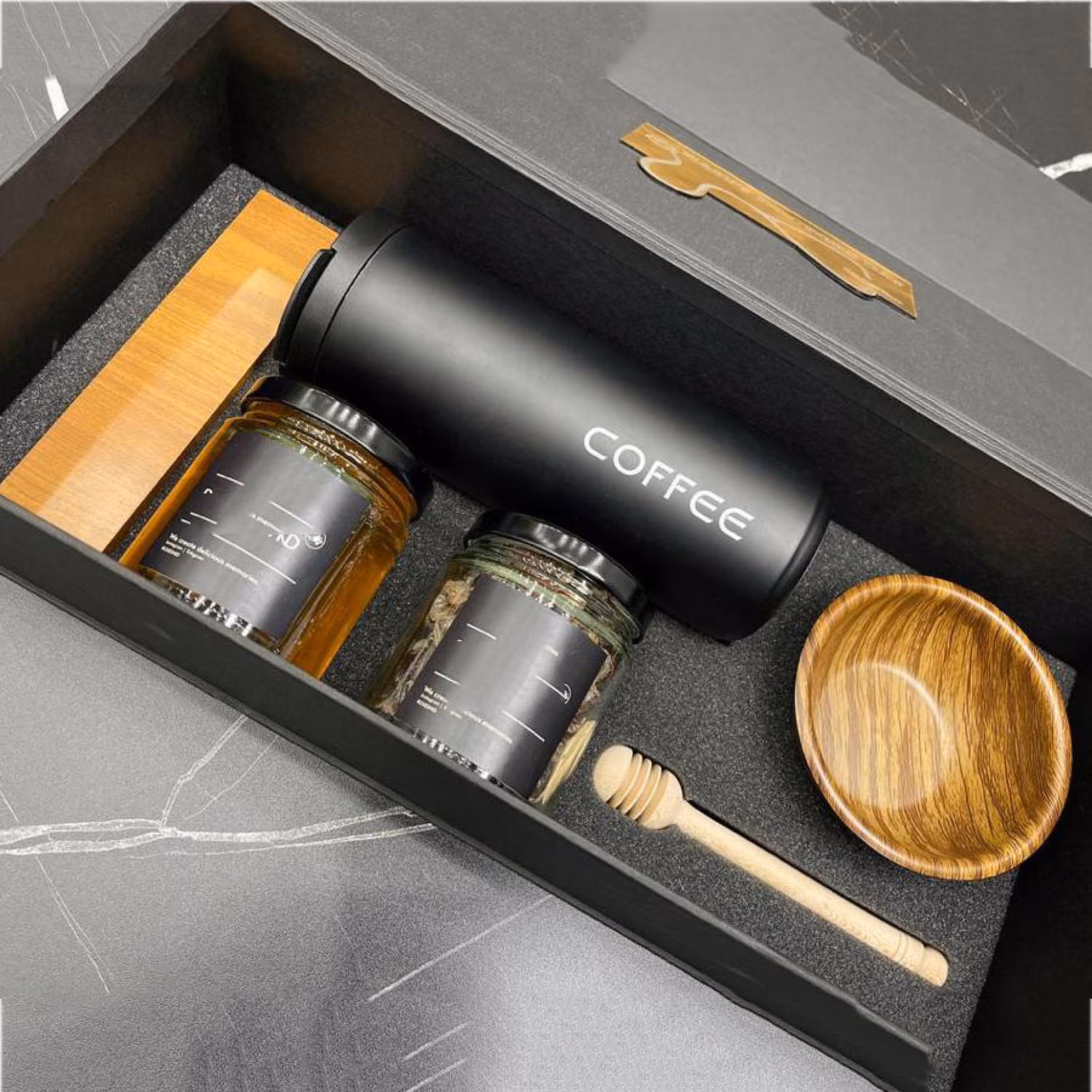 باکس لاکچری تراول ماگ همراه تنقلات انرژی زا