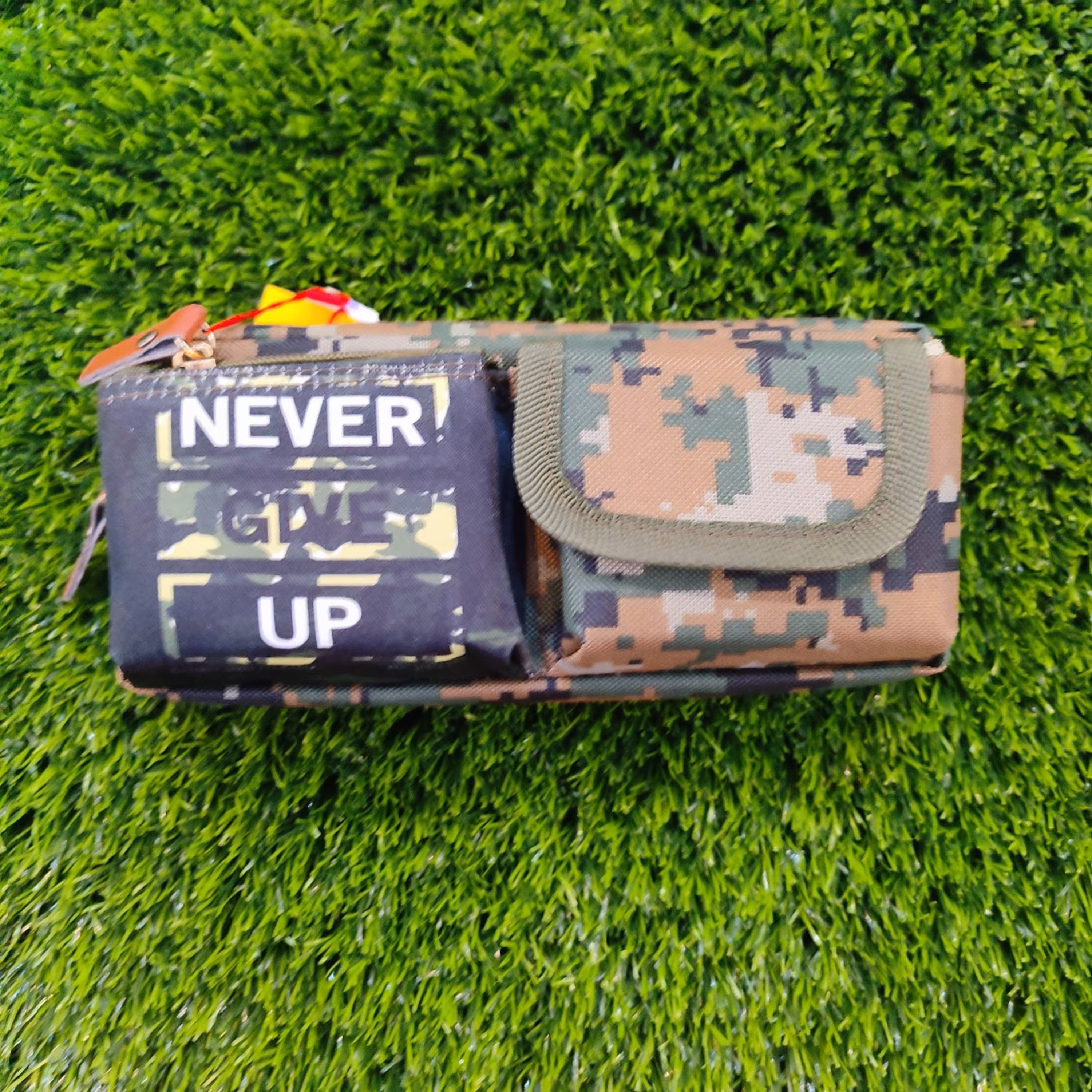 جامدادی جادار و زیپ دار ارتشی بسیار  کیفیت و مقاوم 