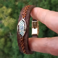 دستبند دولایه چرمی دست دوز با تزیین سنگ مصنوعی  