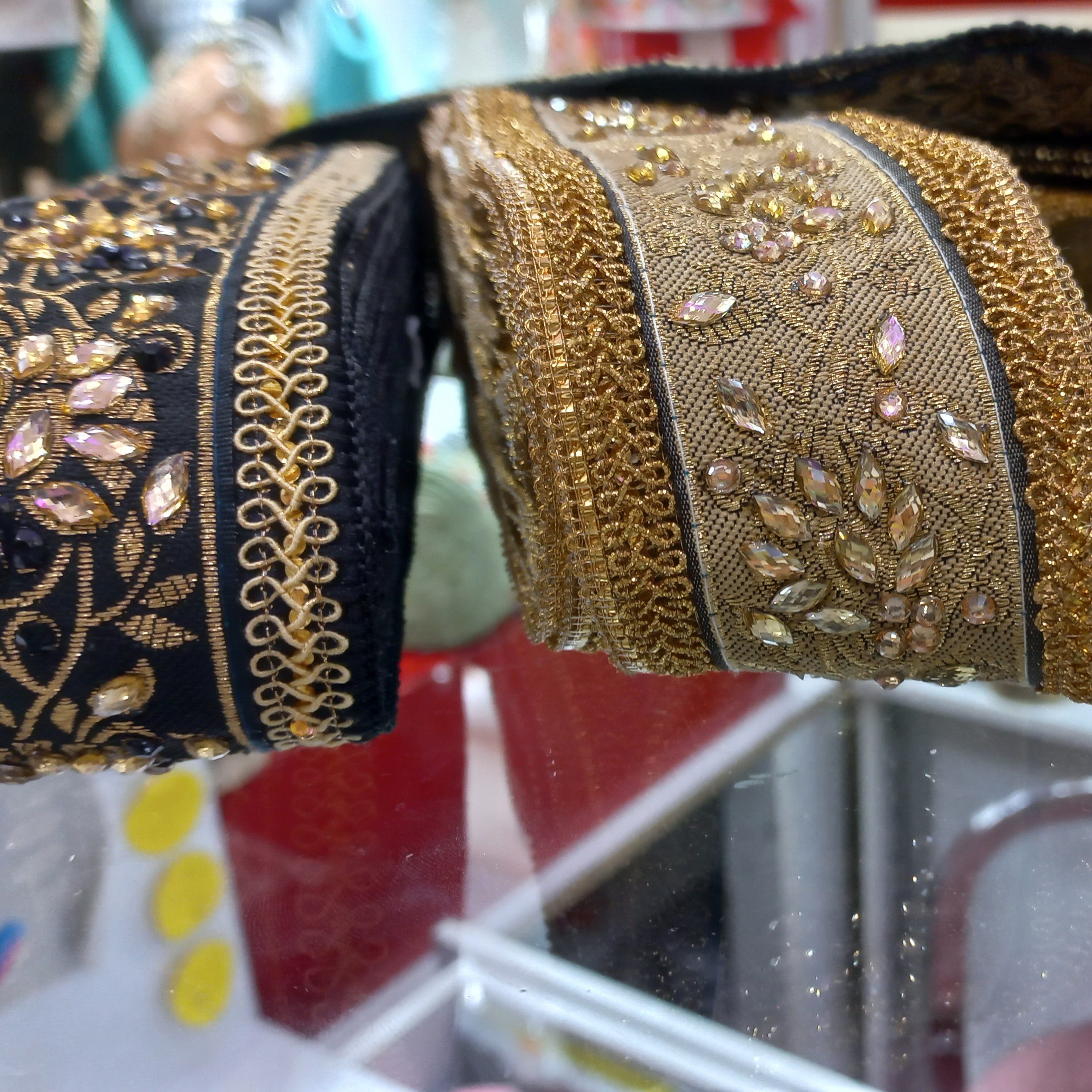 نوار سوزن دوزی هندی کد 2 ( 1 متری ) 