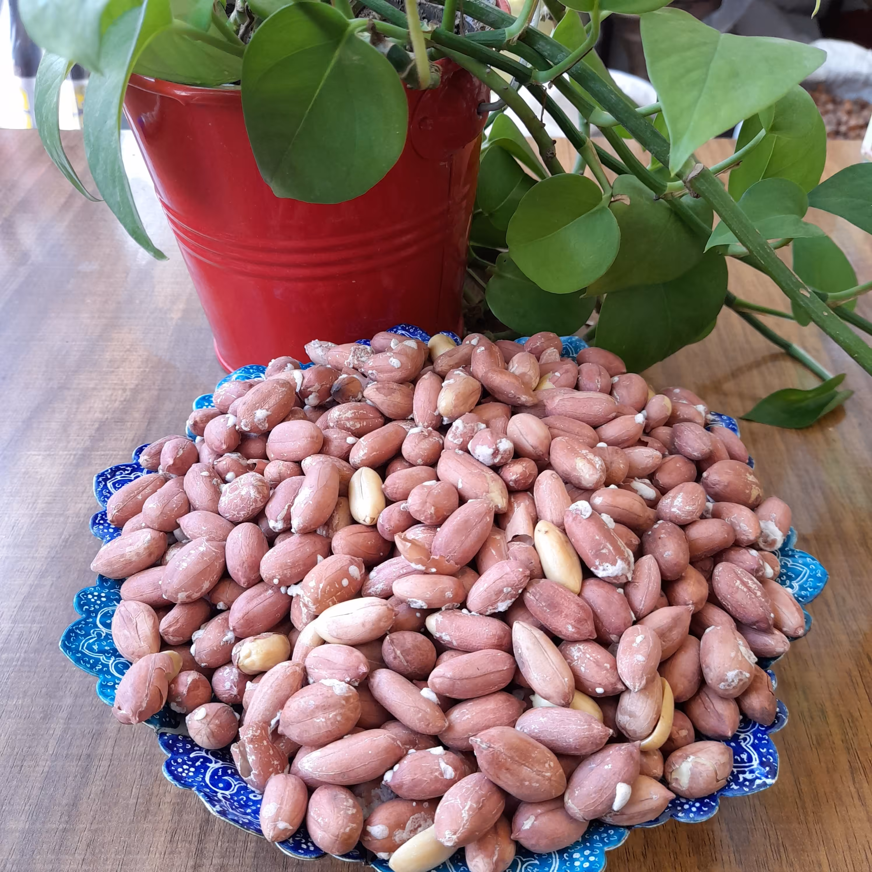 بادام زمینی آستانه (900گرمی)