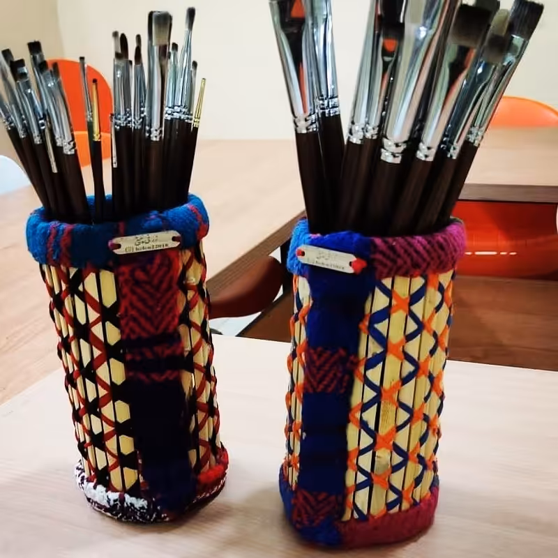  جا مدادو خودکارو قلم موبافته شده ازنی ونخ رنگی 