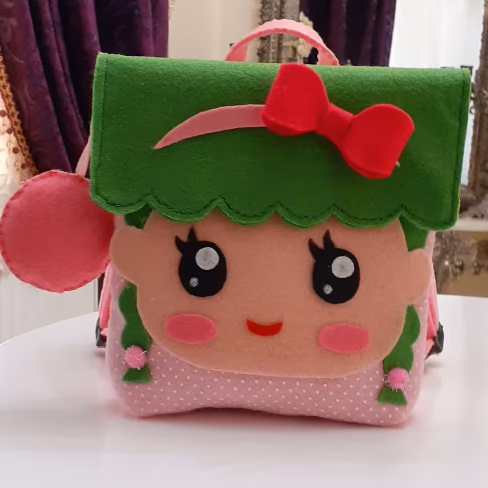 کیف دخترانه نمدی طرح عروسکی