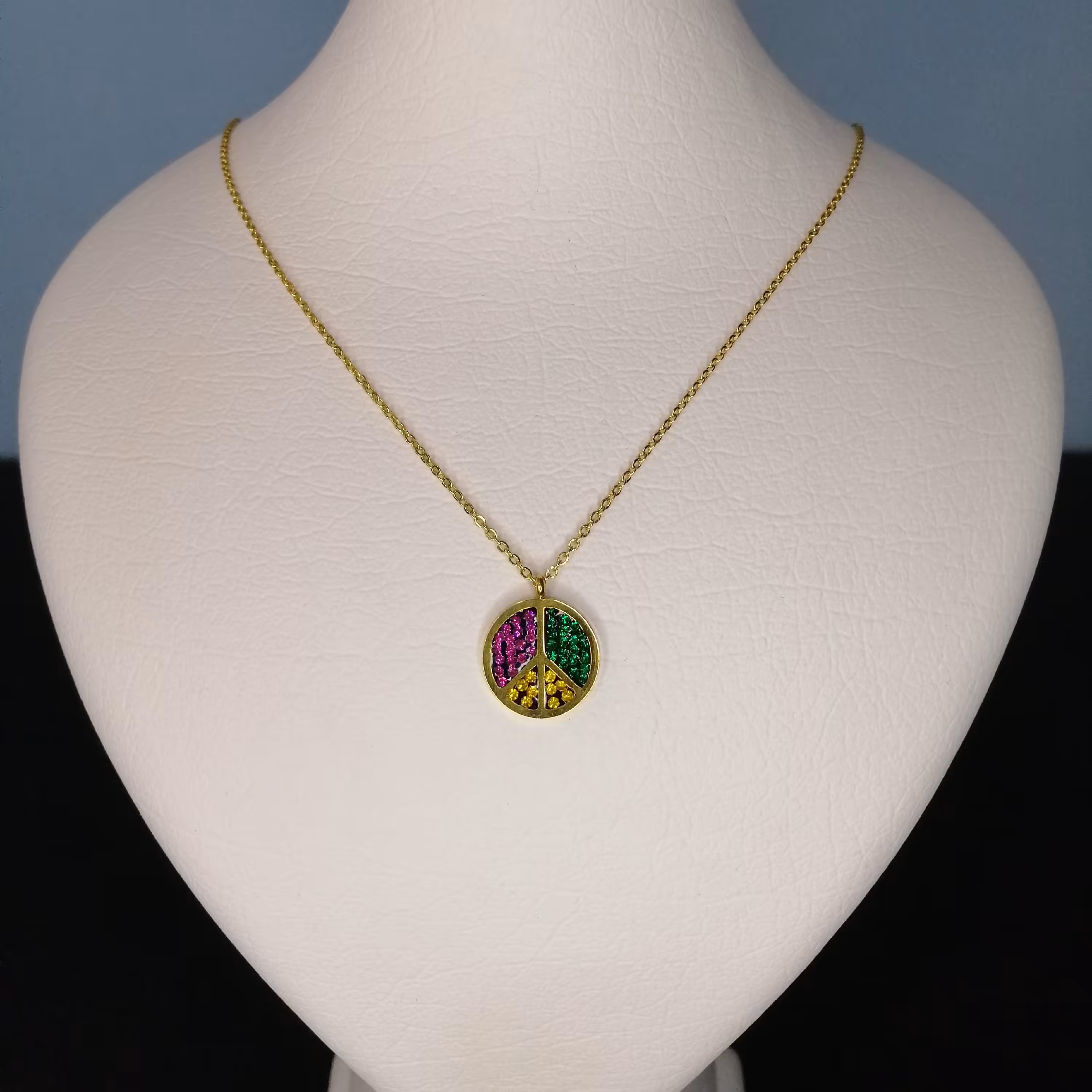 گردنبند طرح آزادی