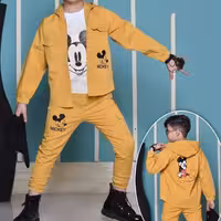 سه تیکه  اسپورت کتان شیک و زیبا مناسب 4 تا 10 سال جنس کت و شلوار کتان خوب همرا ه با تیشرت سفید میکی 