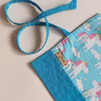 جامدادی رولی پارچه ای24 تایی یونیکورن آبی همراه جامدادی معمولی مثبنه 