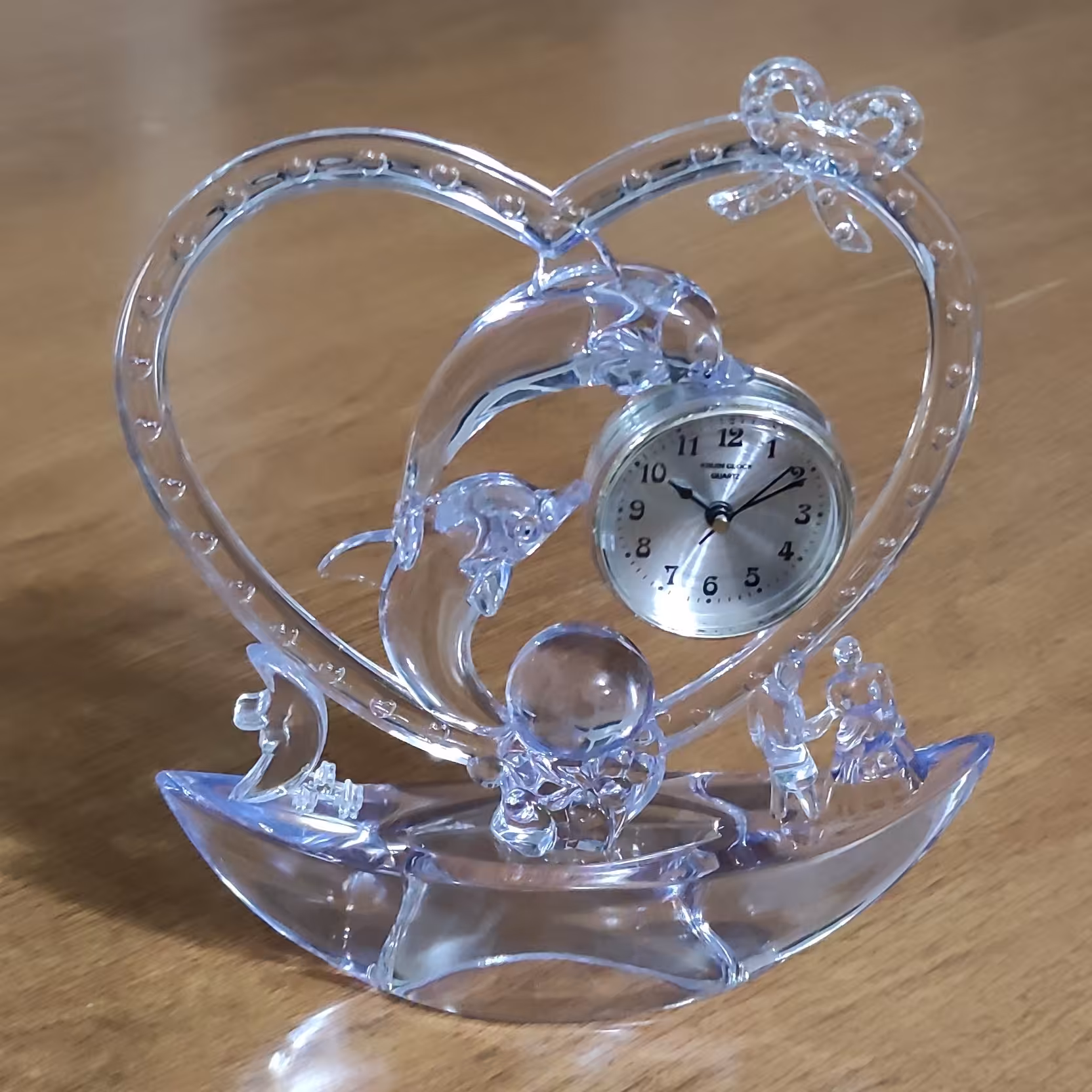 ولنتاین ساعت رومیزی کریستالی طرح عشق دلفین ها