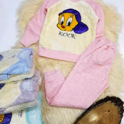 ست دخترانه بلوز آستین بلند جلو پولیشی و شلوارتوییتی زمستانه و پاییزه