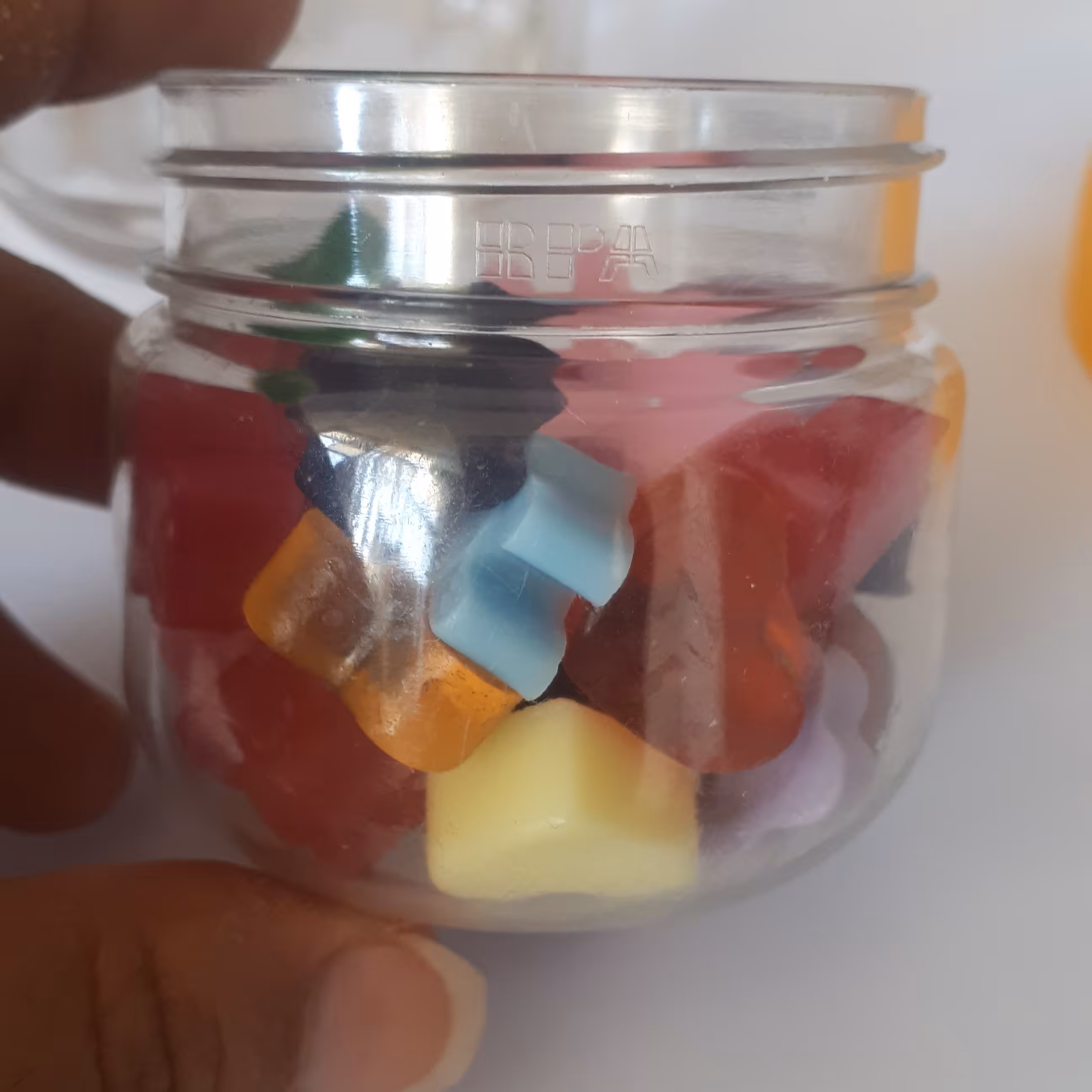 پک دو بسته ای مینی صابون مدرسه یا مسافرتی هر بسته 30 صابون رنگی حاوی روغن بادام شیرین ،گلیسرین،روغن زیتون و ...