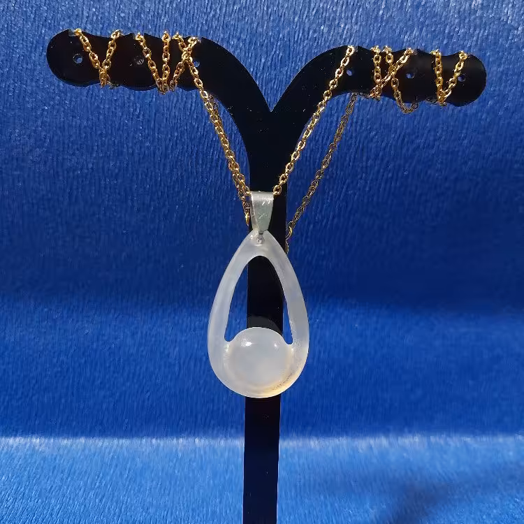 گردنبند کاروینگ سنگ عقیق سفید 