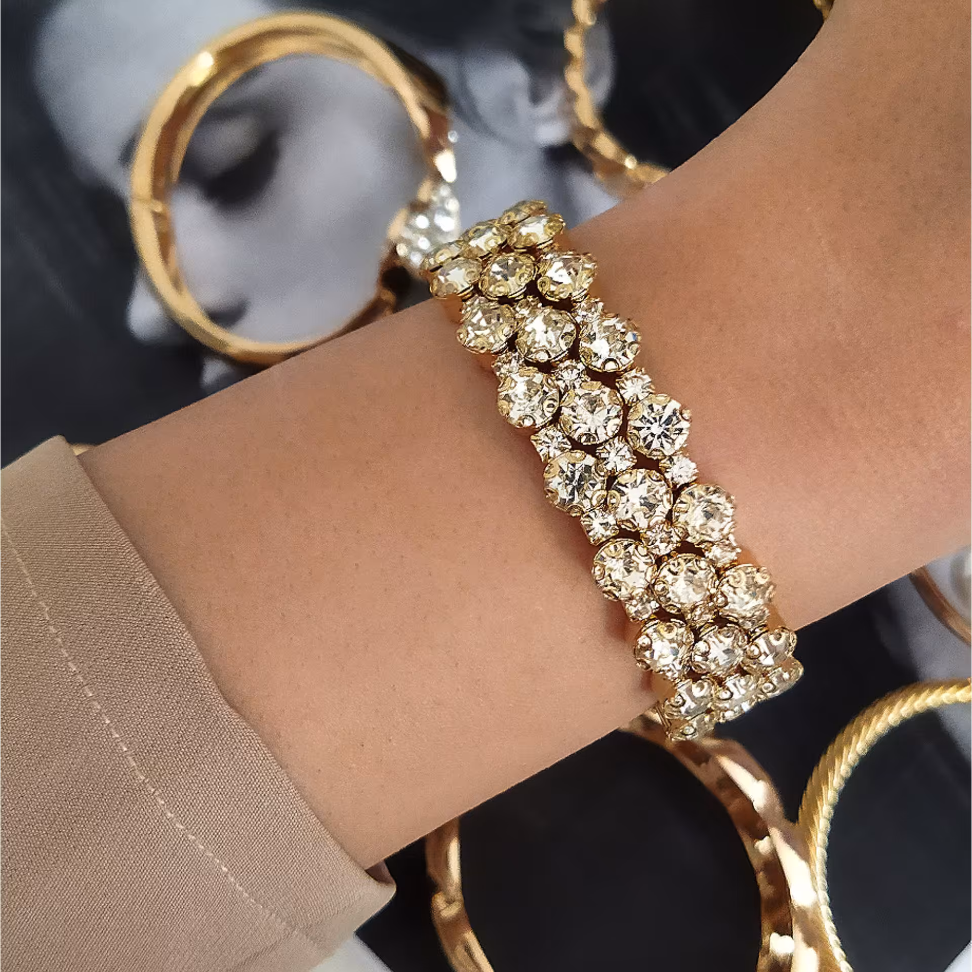 دستبند سه رج جواهری فنری طلایی مجلسی