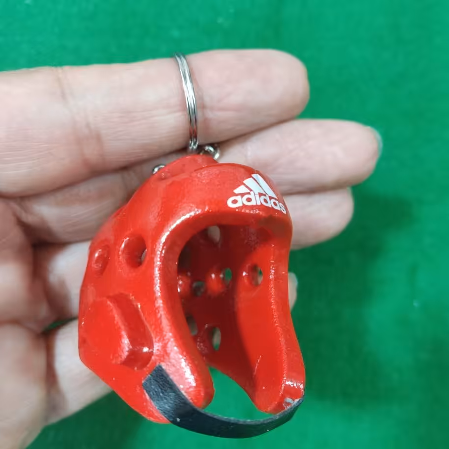 جاسوئیچی کلاه تکواندو  در دو رنگ آبی و قرمز   جنس ژله ای اسسفنجی