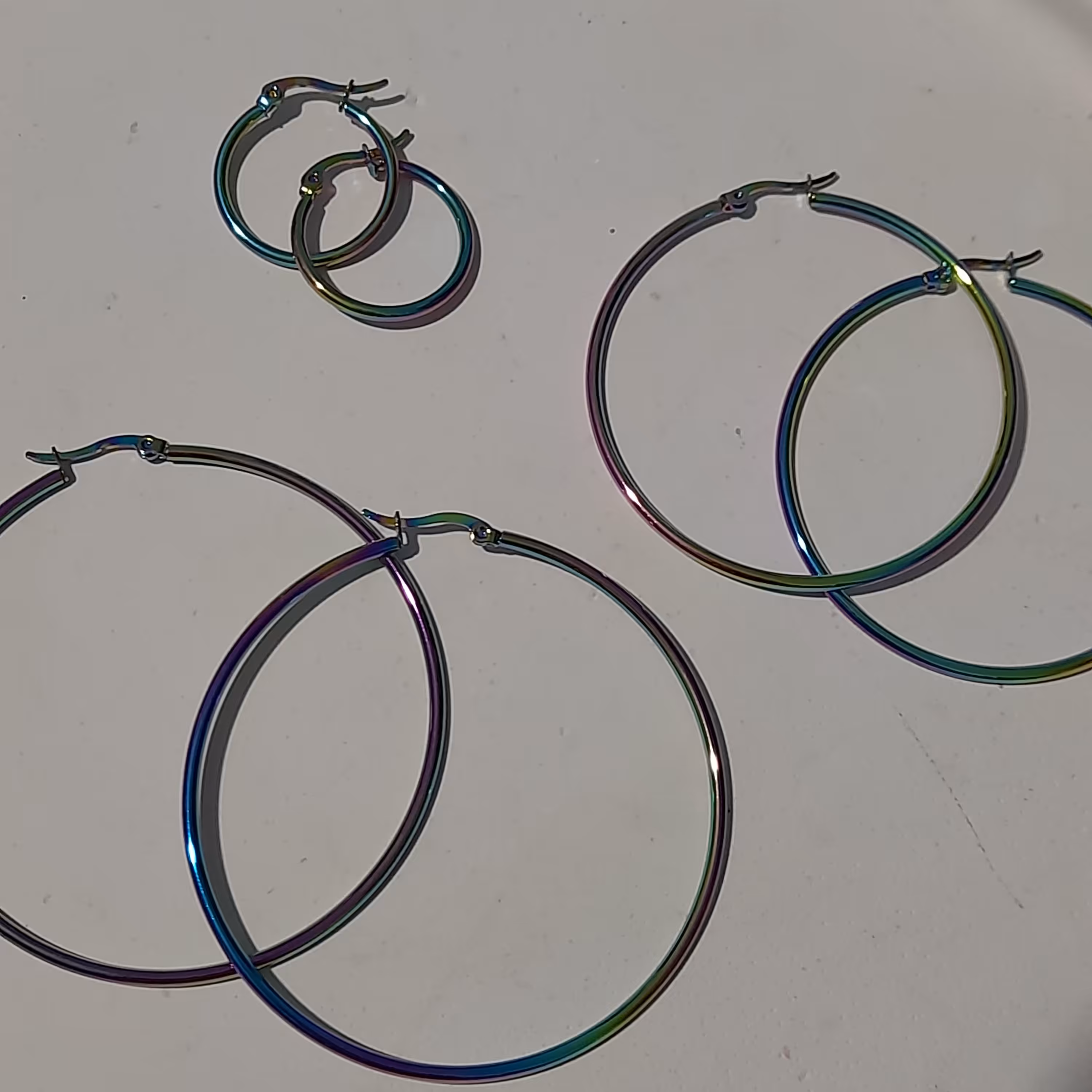 گوشواره هلوگرامی گرد در دو سایز 6.5 و 7.5موجوده استیل رنگ ثابت 