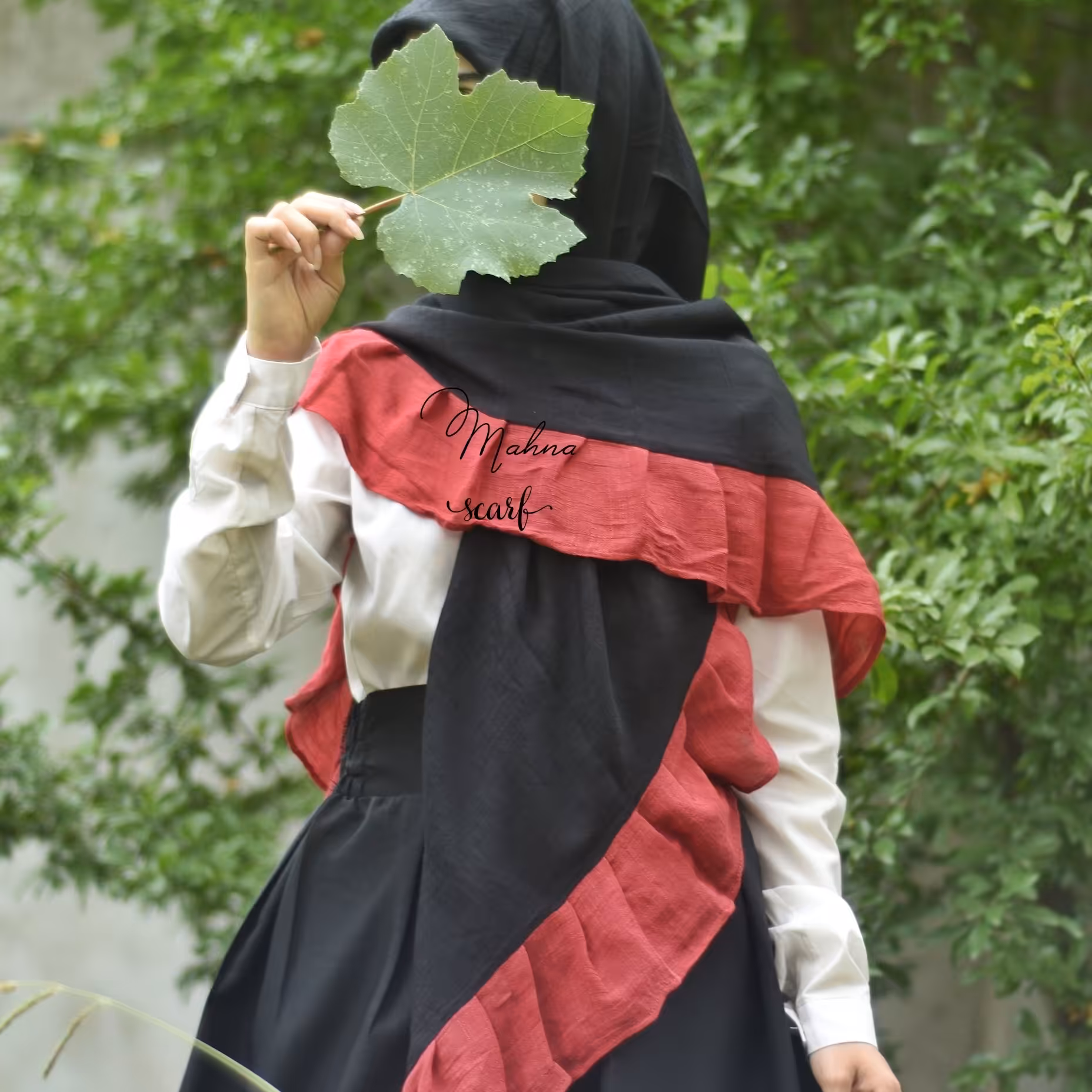 روسری چیندار ترکیب رنگ قرمز و مشکی