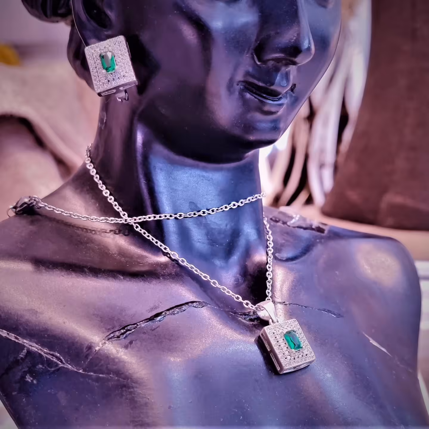 نیم ست جواهری نقره 925 عیار نگین طرح زمرد  کد 816