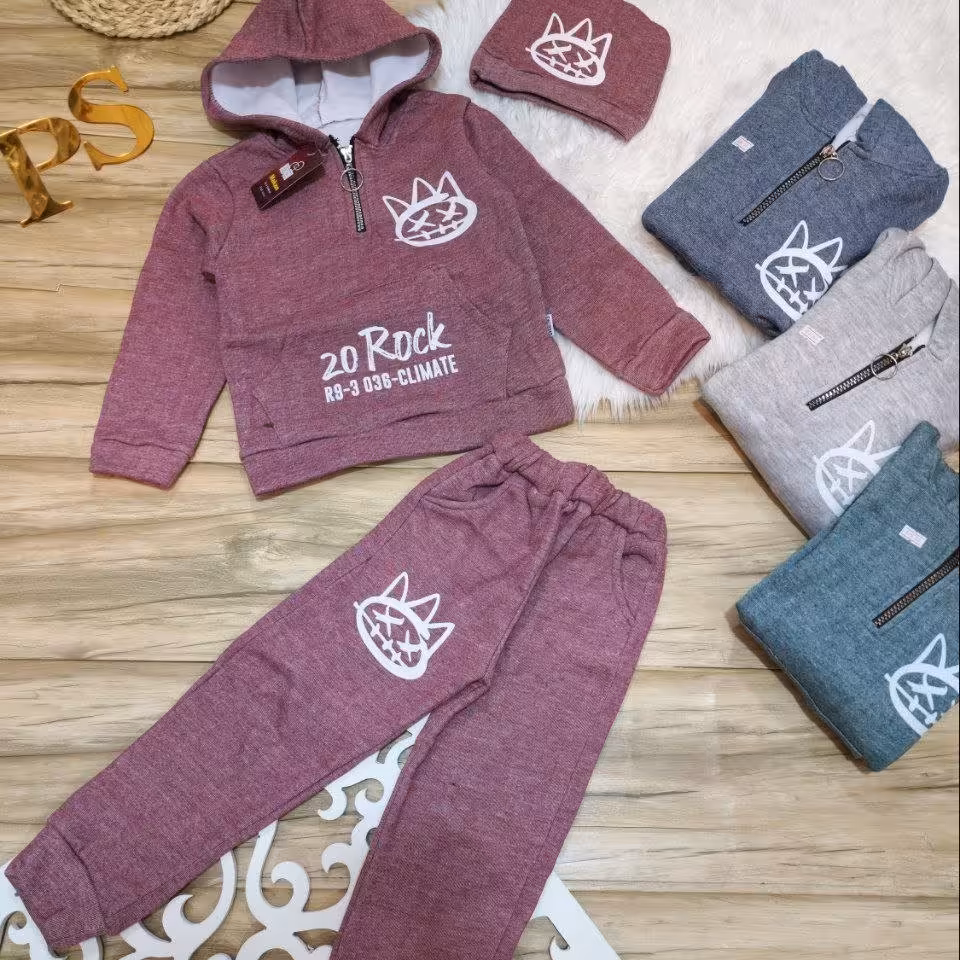 هودی و شلوار 3تیکه کلاه دار پسرانه جنس پارچه فوتر درجه یک داخل کرک گرم دارای سایز بندی مناسب سایز40.45.50.55