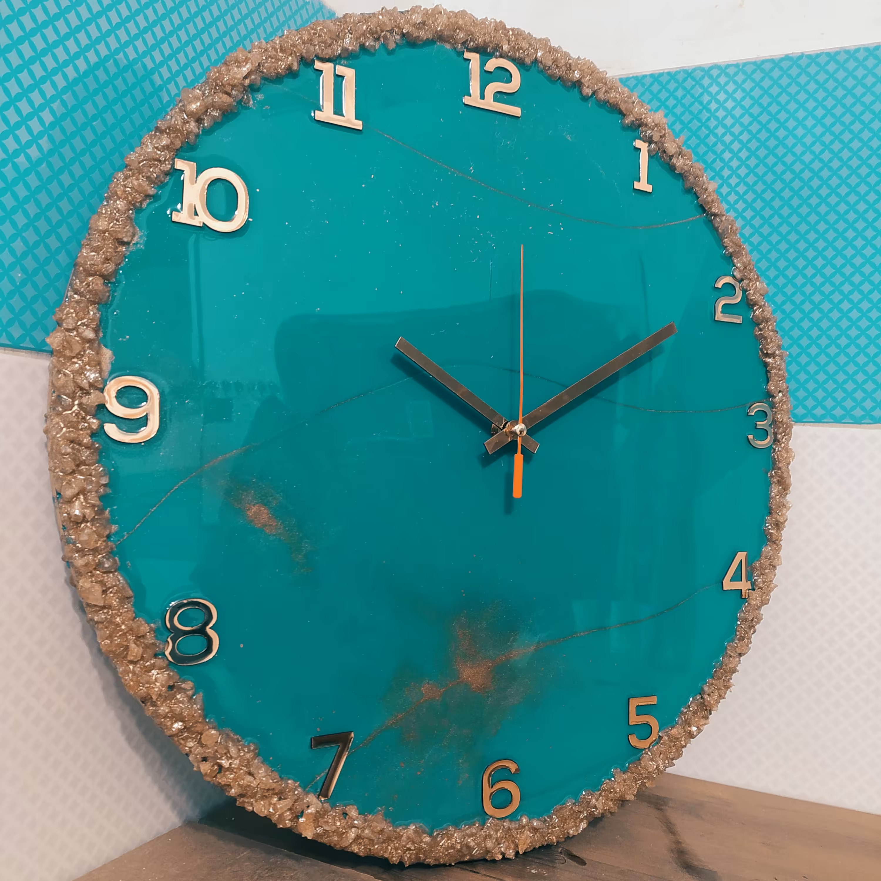 ساعت رزینی فیروزه ای ترکیب با رنگ طلایی 